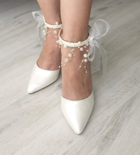 Timeless Sophistication: Pearl-Adorned White Bride High Heel Shoes with a Touch of Opulence