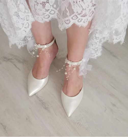 Timeless Sophistication: Pearl-Adorned White Bride High Heel Shoes with a Touch of Opulence